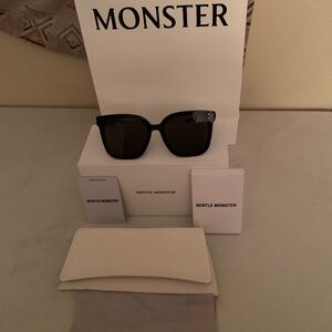 Gentle Monster-Her 01